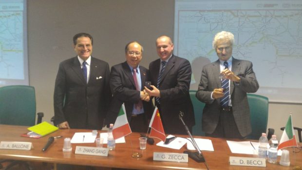 20161109-di%20giosaffatte%20consegna%20spilla%20confindustria%20a%20zhang%20gang